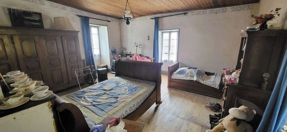 Maison à SAINT-SAUVEUR-LA-VALLEE