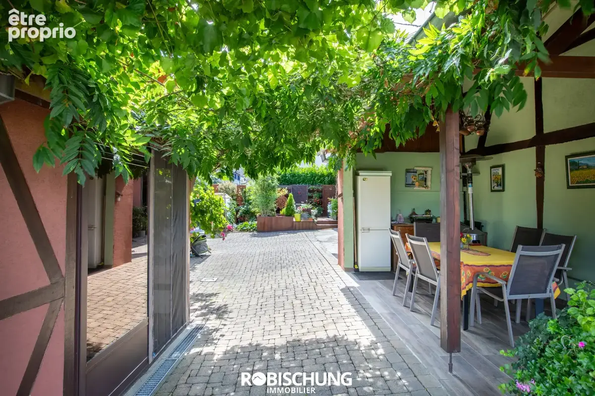 PROCHE HIRSINGUE : Magnifique ensemble immobilier avec fort potentiel locatif - photo 5