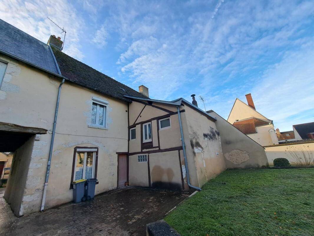 Maison à MEHUN-SUR-YEVRE