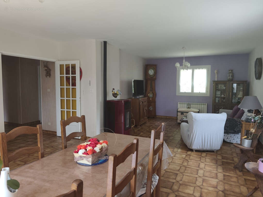 Maison 228 m² à Laqueuille  - photo 2