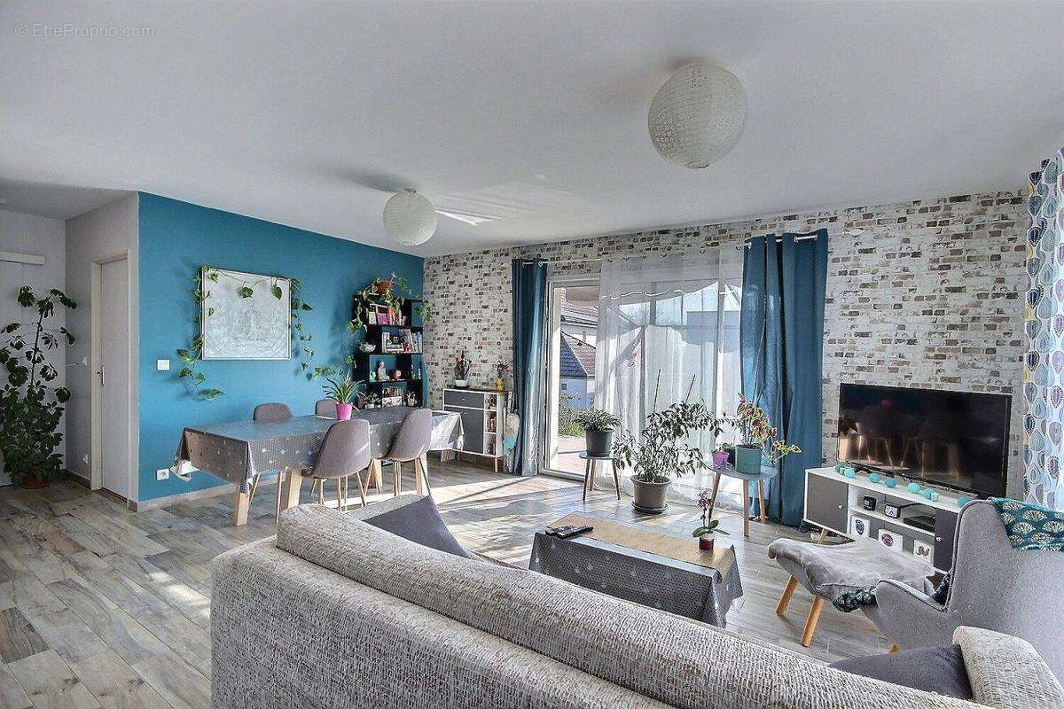 Maison à POEY-DE-LESCAR