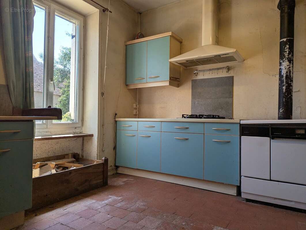 Charmante maison de campagne de 2 chambres avec de nombreuses granges au cœur de l'Indre - photo 3
