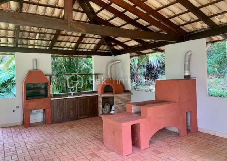 Maison à REMIRE-MONTJOLY