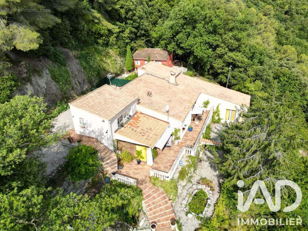 Maison 199 m² à Saint-Laurent-Du-Var  - photo 4