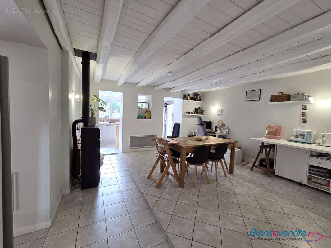 Maison à LIGUGE