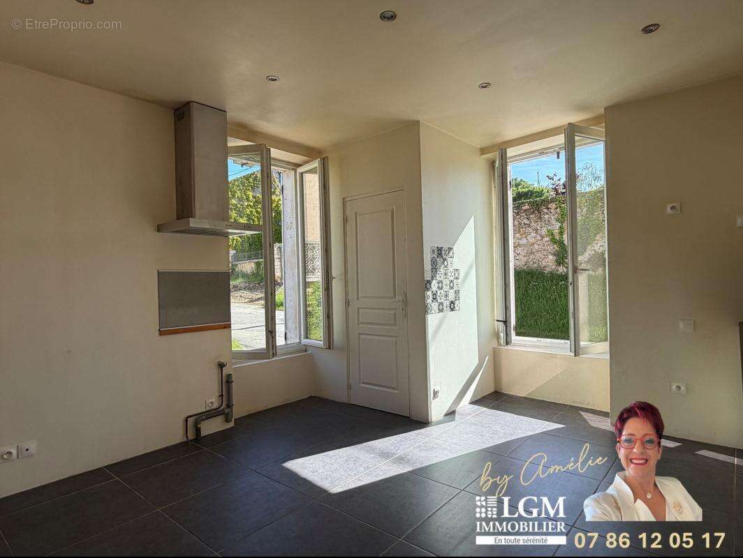 Crézancy – Maison de caractère 3 Chambres avec dépendances sur 784 m² - photo 3