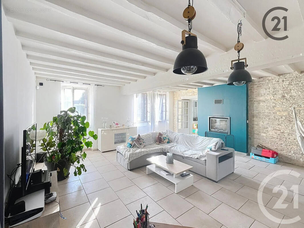 Maison à SAINT-CYR-LES-COLONS