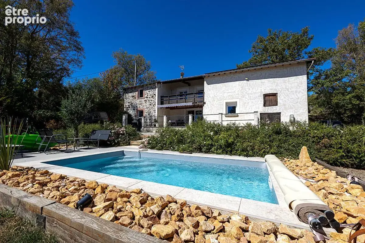 Superbe bâtisse de caractère avec piscine et grand terrain de 1,8 hectare - photo 4