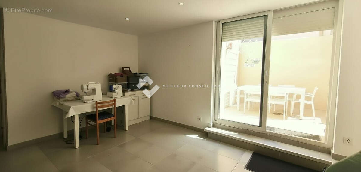 Maison 170 m² à Saint-Laurent-De-La-Salanque  - photo 8