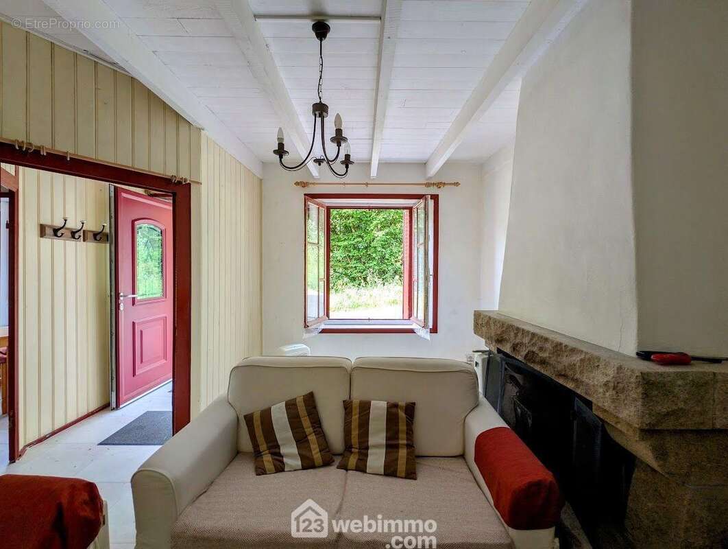 Maison 65 m² à Loguivy-Plougras  - photo 4