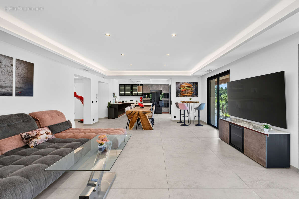Maison à ROQUEFORT-LES-PINS