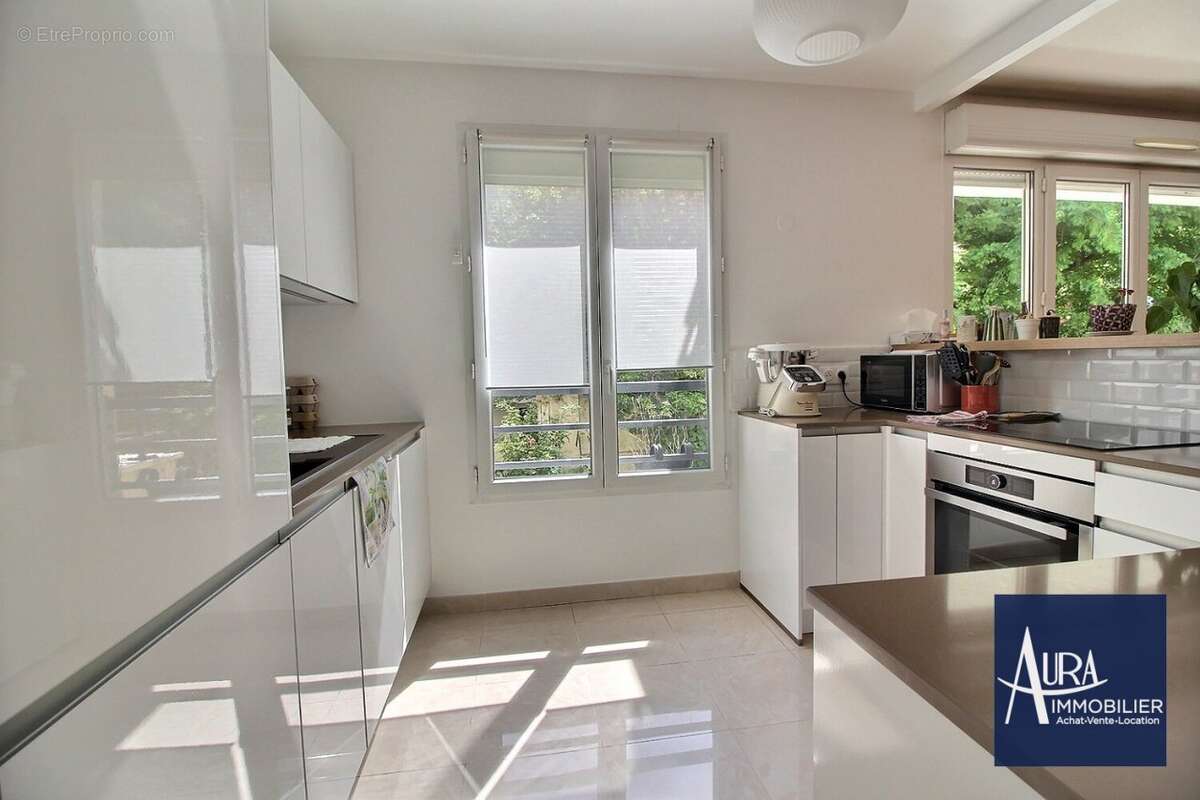 0_0006 - Appartement à LES LILAS