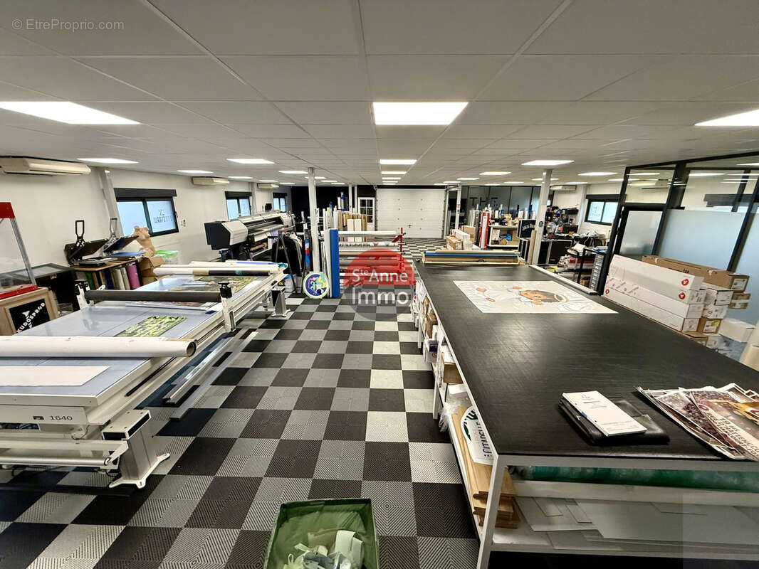 Cambronne-lès-ribecourt - 1 131m2 - entrepot - local professionnel - bureaux - photo 3