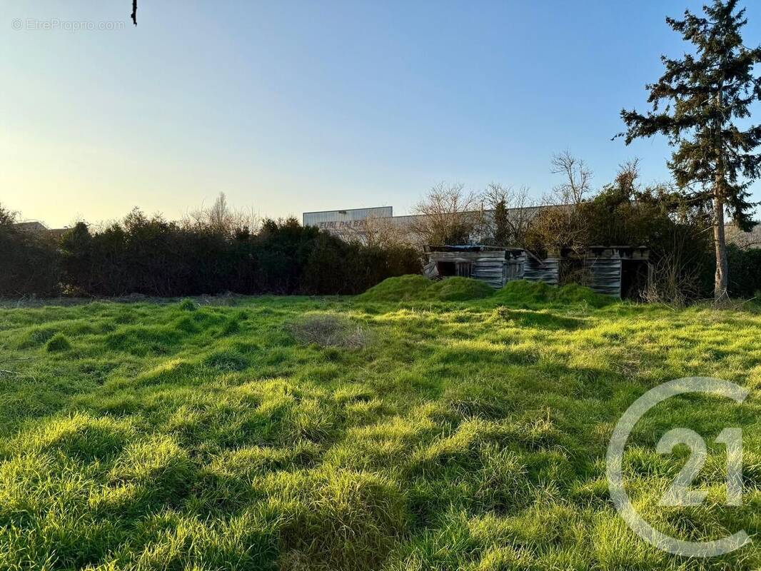 Terrain à CROTH