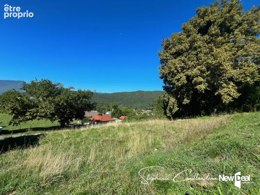 Terrain à GRESY-SUR-AIX