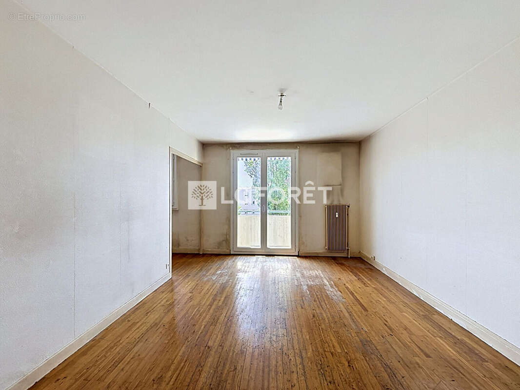 Appartement à GENAY