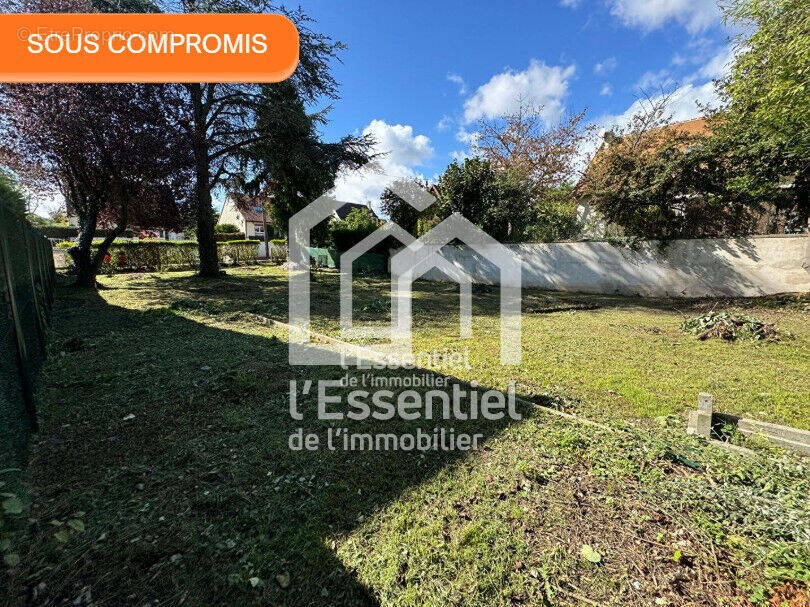 Terrain à VERNEUIL-SUR-SEINE