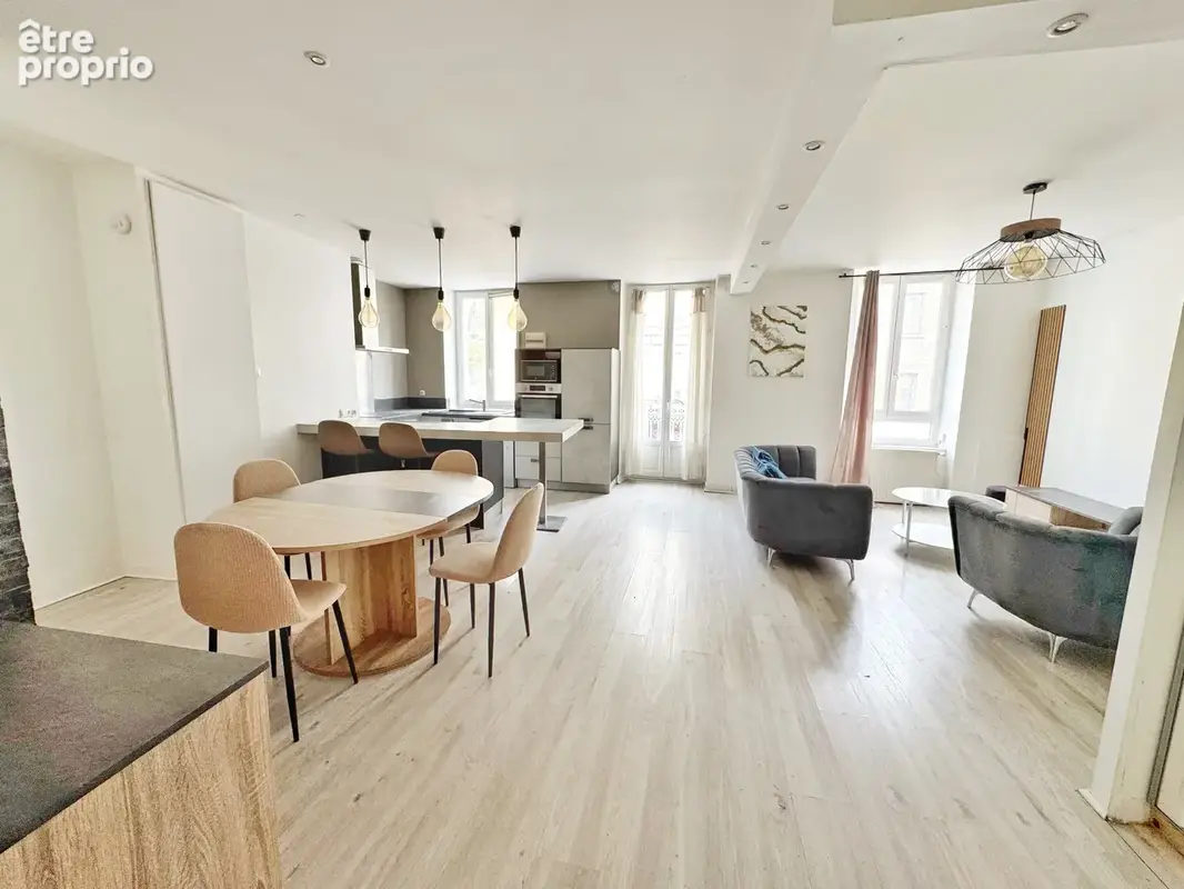 Rive-de-gier centre   t3 de plus de 70 m2 rénové avec balcon, meublé et sans charges - photo 4