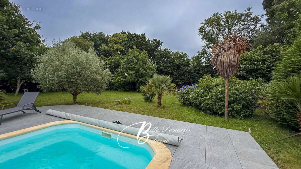 A vendre belle contemporaine avec piscine et terrain constructible à 900m d'une superbe plage, Finistère sud - photo 2