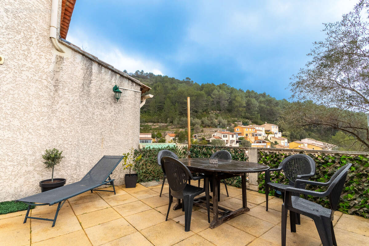 Maison à SOLLIES-TOUCAS