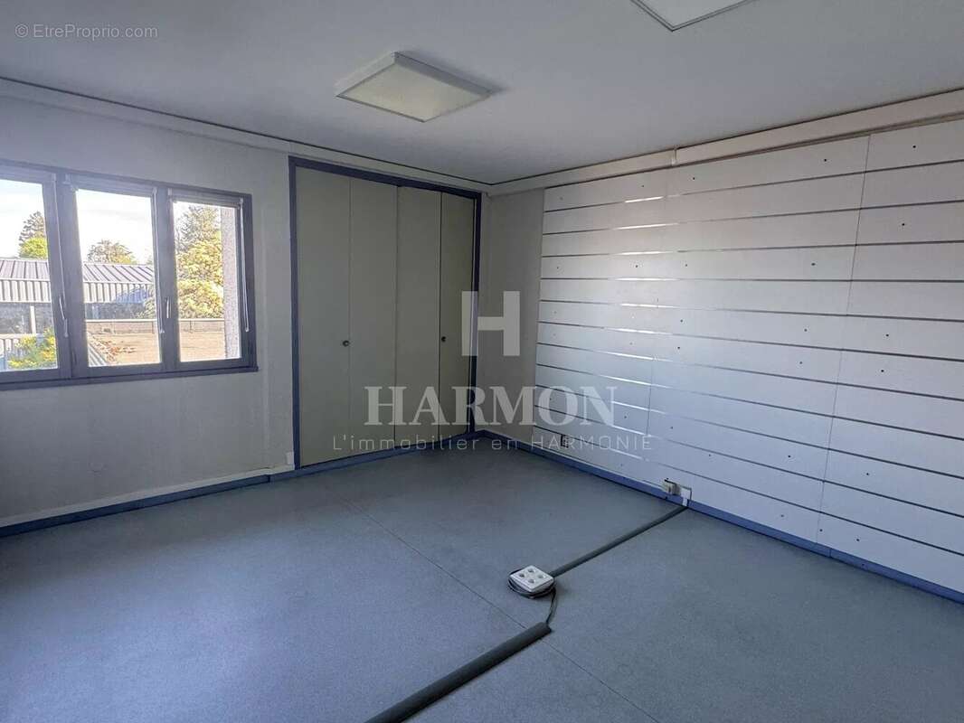 Commerce à SERRES-CASTET