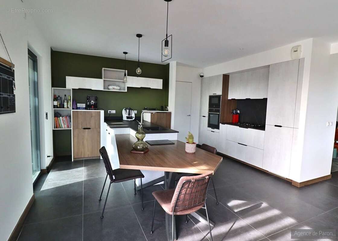 Maison à VERRIERES-LE-BUISSON