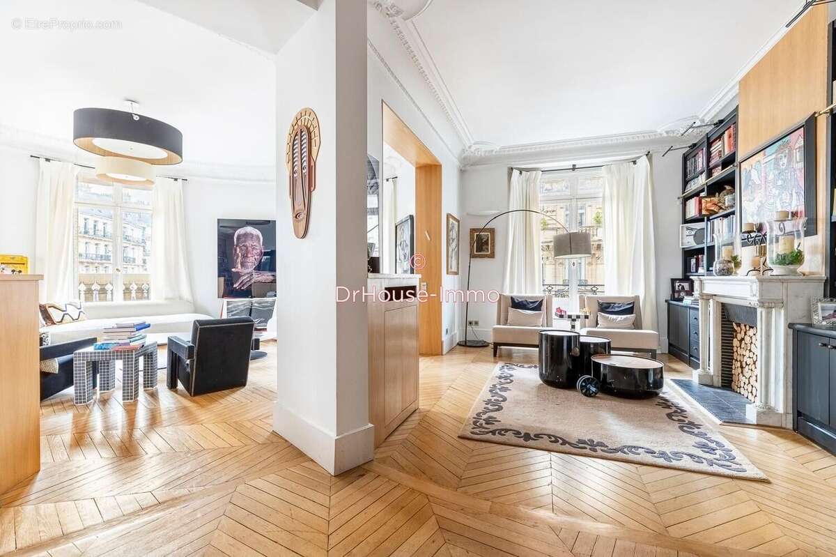 Appartement à PARIS-17E