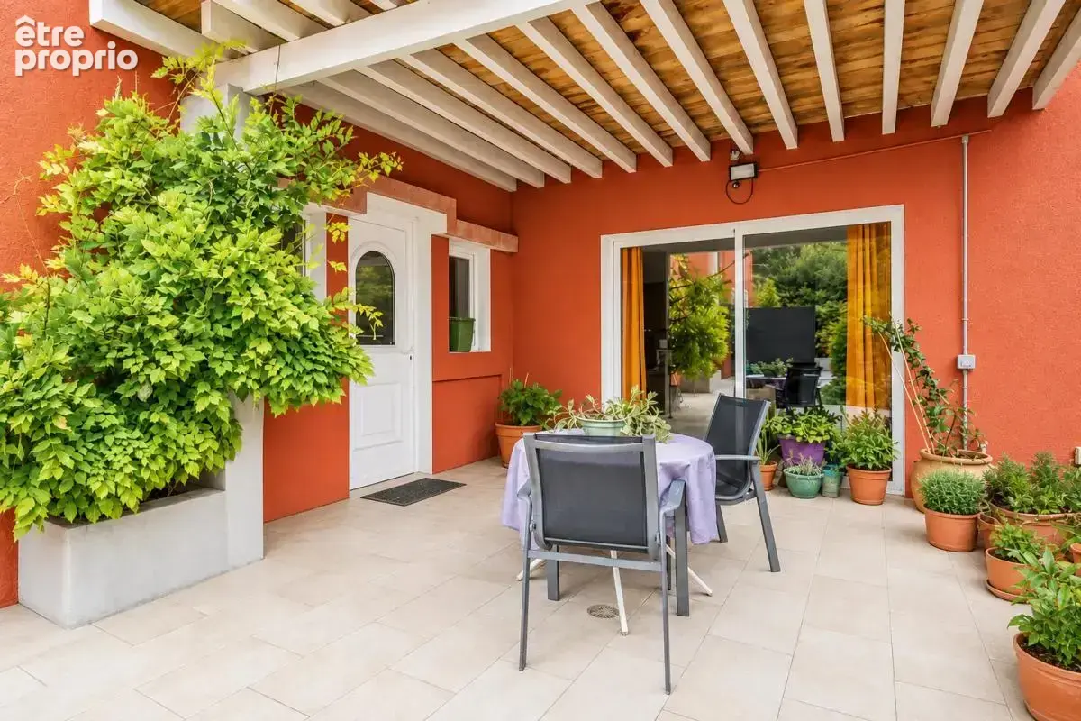 Plaissan (34230) – ensemble immobilier – 5 appartements – terrain 1 055 m² – piscine – potentiel locatif - photo 4