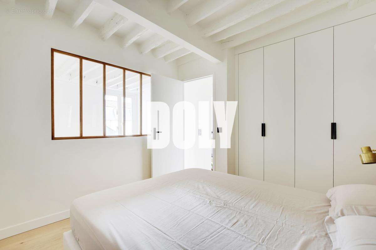 Appartement à PARIS-1E