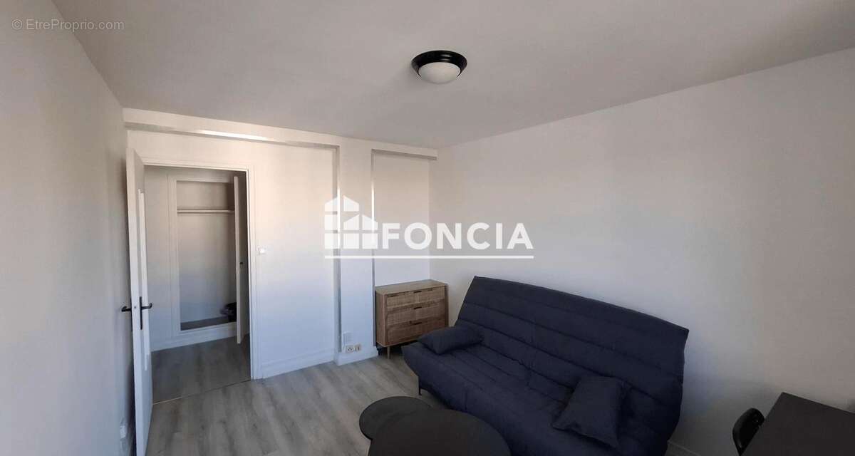 APPARTEMENT situé au 4ème étage, ascenseur, tout confort, cuisine entièrement équipée, électroménager tout neuf - photo 2