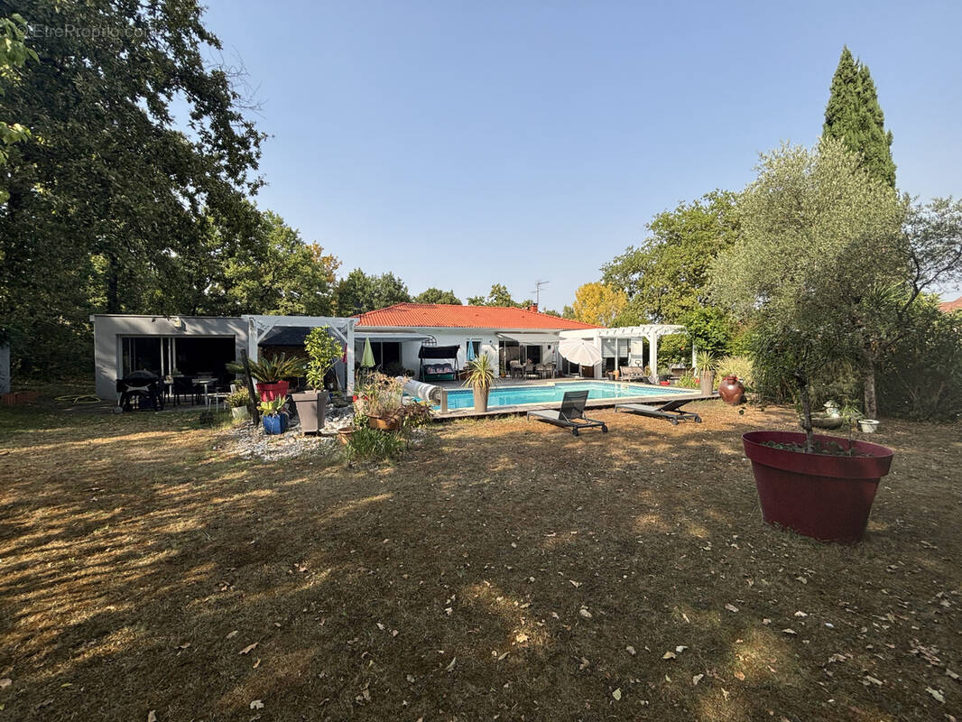 Maison à CARBON-BLANC