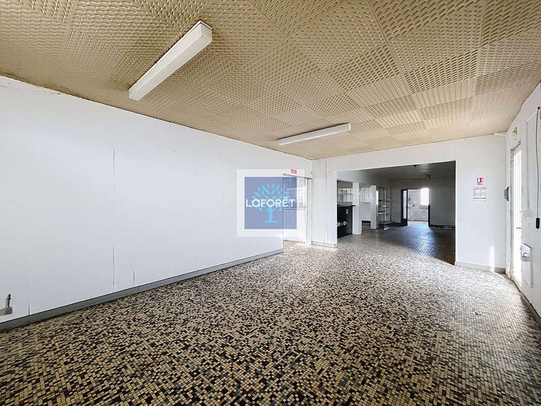 Commerce à MONTENDRE