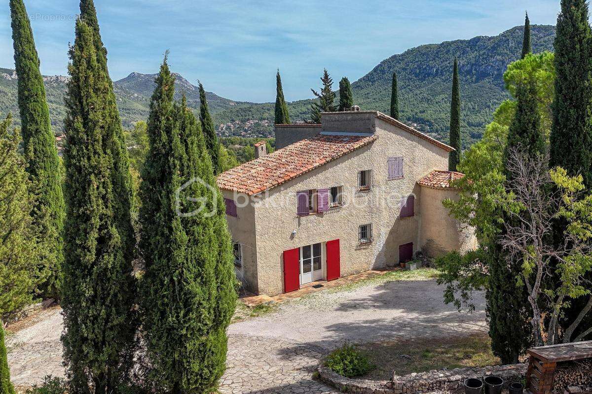 Maison à LE REVEST-LES-EAUX