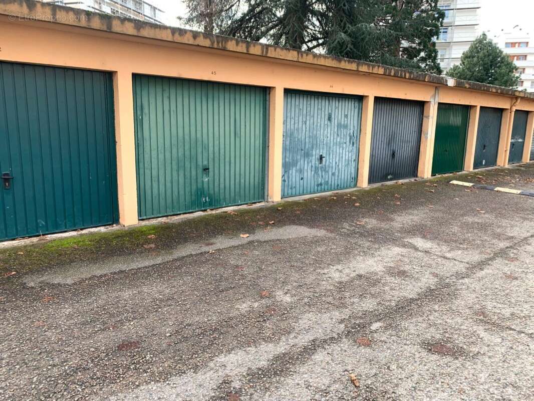 Parking à ROANNE