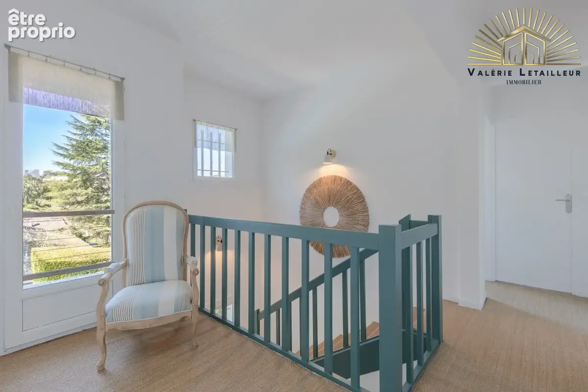 Magnifique maison de caractère développant environ 170 m2 habitables, complétés par 100 m2 de sous-sol, le tou - photo 9