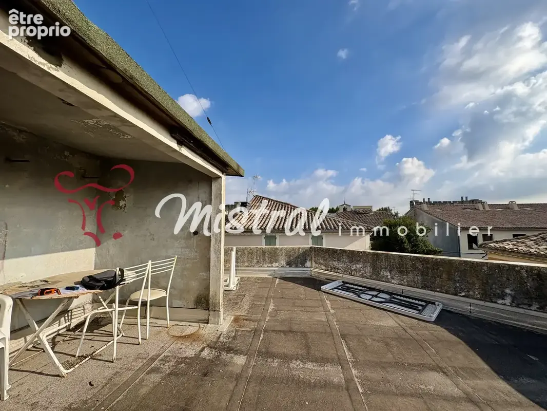Aigues mortes appartement avec terrasse et local commercial - photo 7