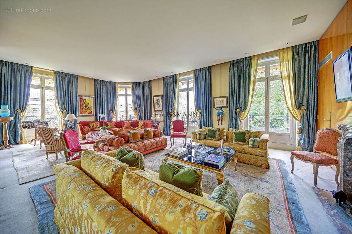 Appartement à PARIS-16E