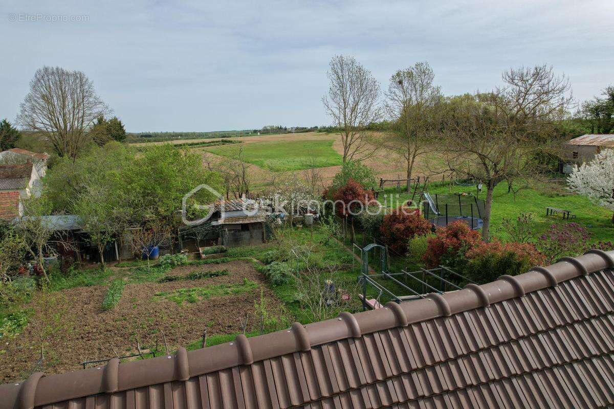 Maison à SAINT-PARIZE-LE-CHATEL