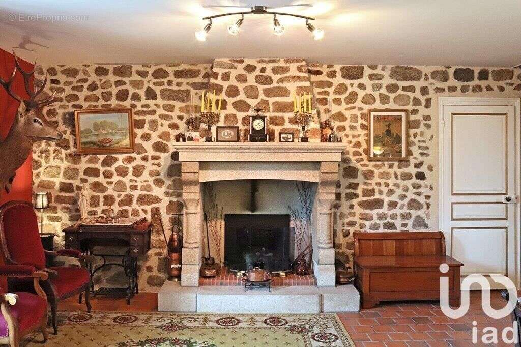 Maison 220 m² à Merinchal  - photo 3