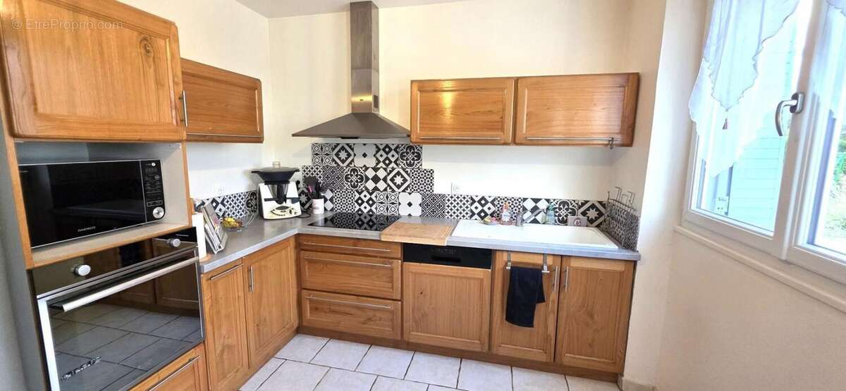 Maison à SAINT-HILAIRE-SUR-BENAIZE