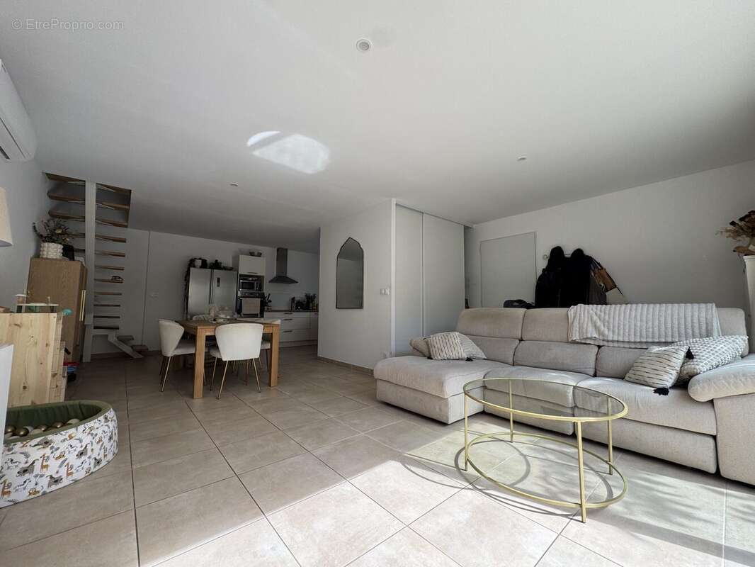 Maison à PERNES-LES-FONTAINES