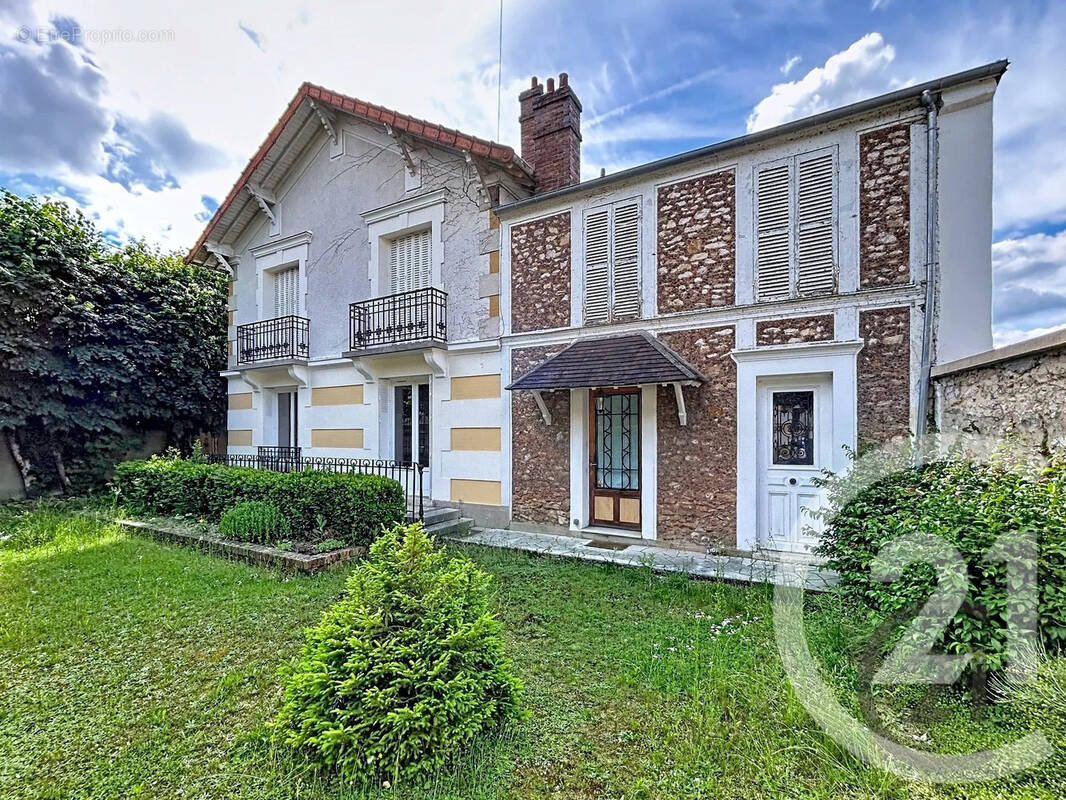 Maison à DAMMARIE-LES-LYS