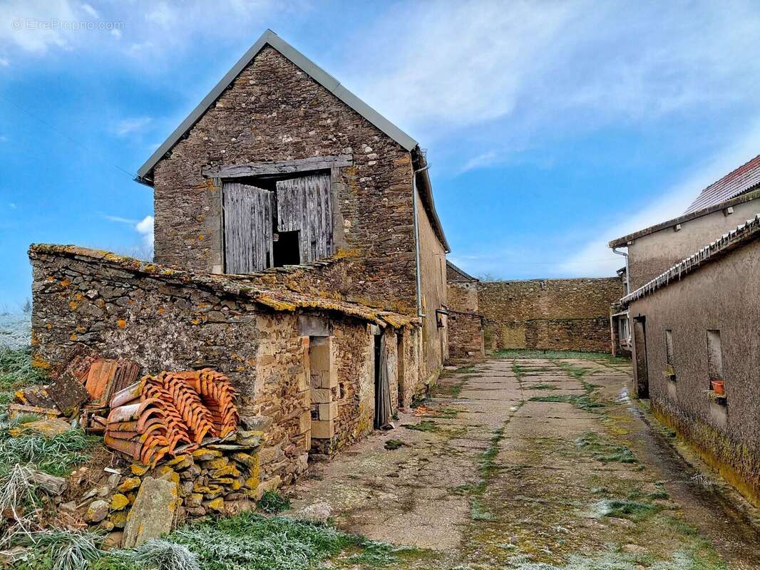 Maison à MIRANDOL-BOURGNOUNAC