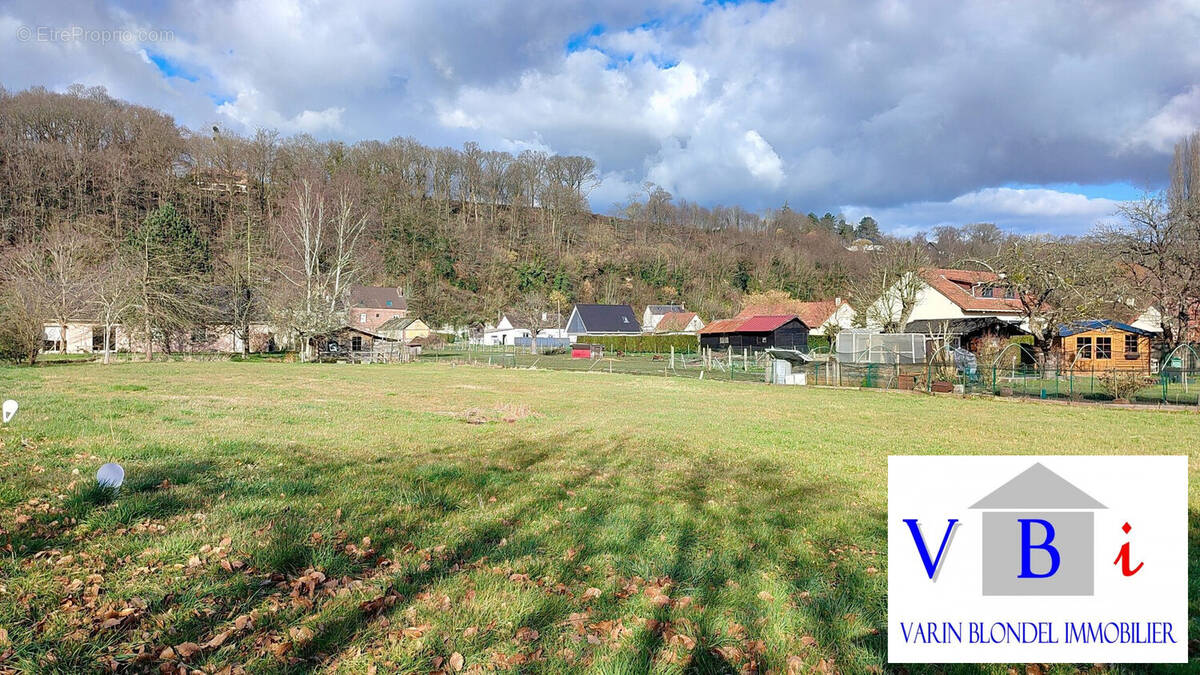 Terrain à SAINT-JEAN-DE-FOLLEVILLE