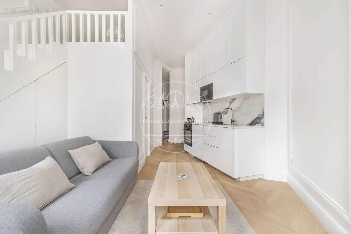 Appartement à PARIS-1E