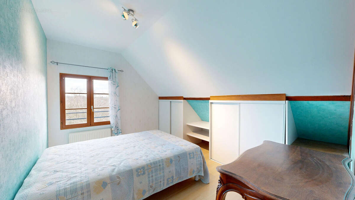 Maison à NEUILLY-LE-REAL