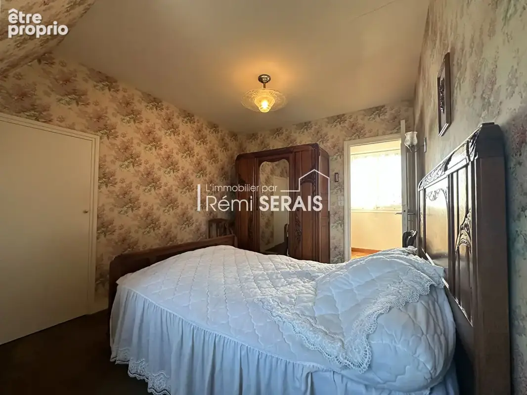 À FLERS Du caractère, de l'espace et une dépendance : une maison aux multiples possibilités - photo 10