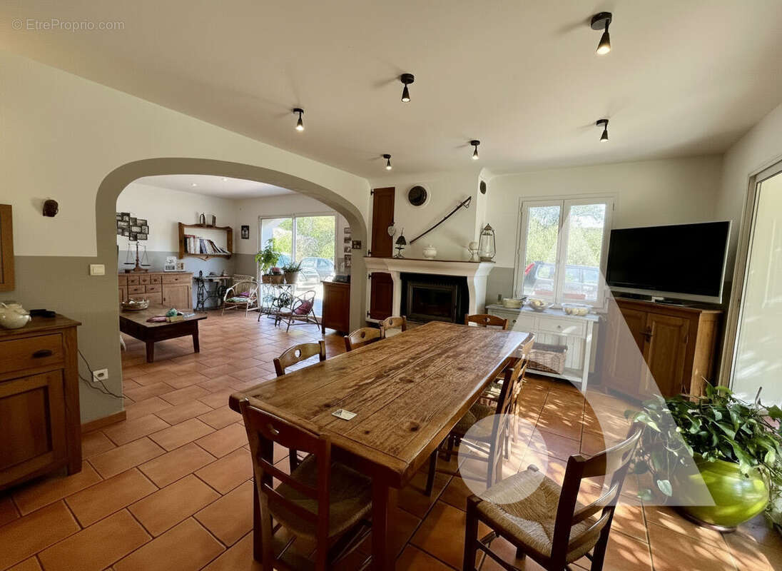Maison à COTIGNAC