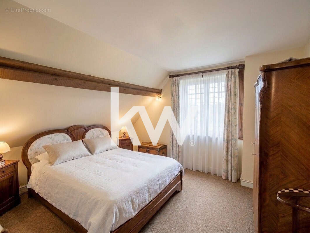 Maison 257 m² à Montrond-Les-Bains  - photo 8