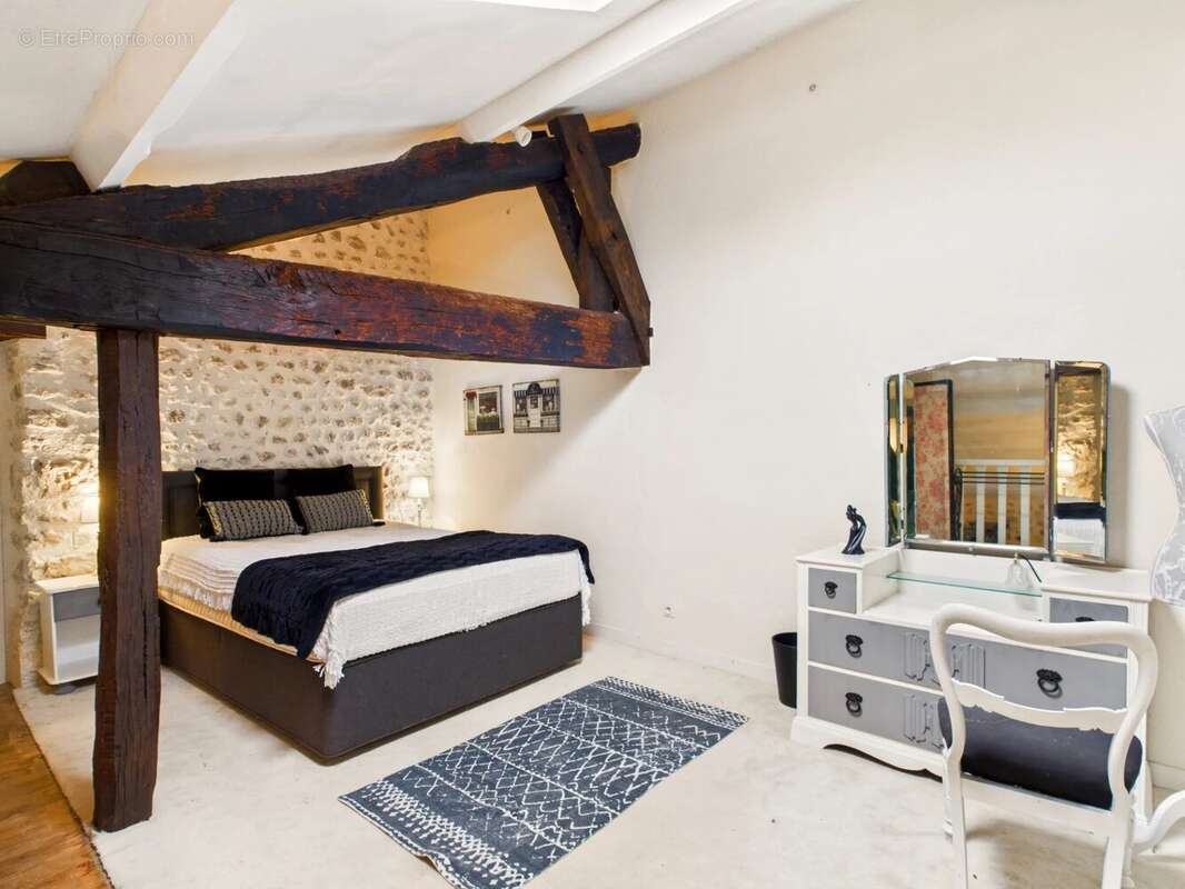 Maison à NANTEUIL-AURIAC-DE-BOURZAC